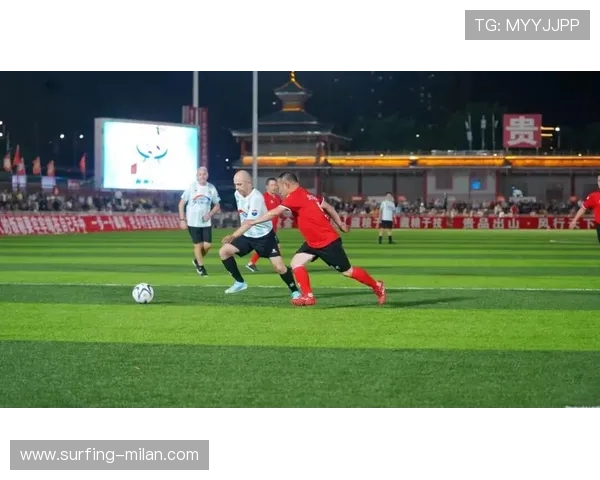 足坛巨星齐聚同队共创辉煌谱写绿茵场上传奇新篇章