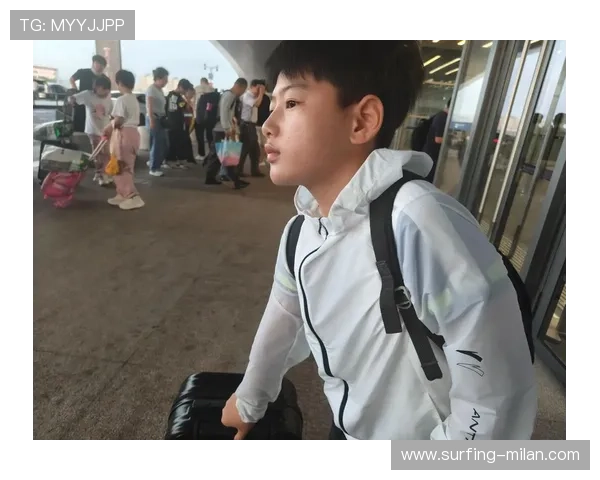 足球巨星亲力亲为带娃日常 展现柔情一面照顾孩子成长