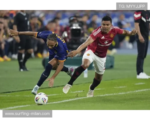 足球球星精彩转球瞬间集锦展现顶级技术与敏捷反应 足球球星精彩转球瞬间集锦展现顶级技术与敏捷反应