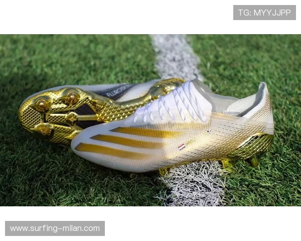 金色足球鞋闪耀赛场揭秘 这双象征荣光的球星专属战靴属于谁 金色足球鞋闪耀赛场揭秘 这双象征荣光的球星专属战靴属于谁